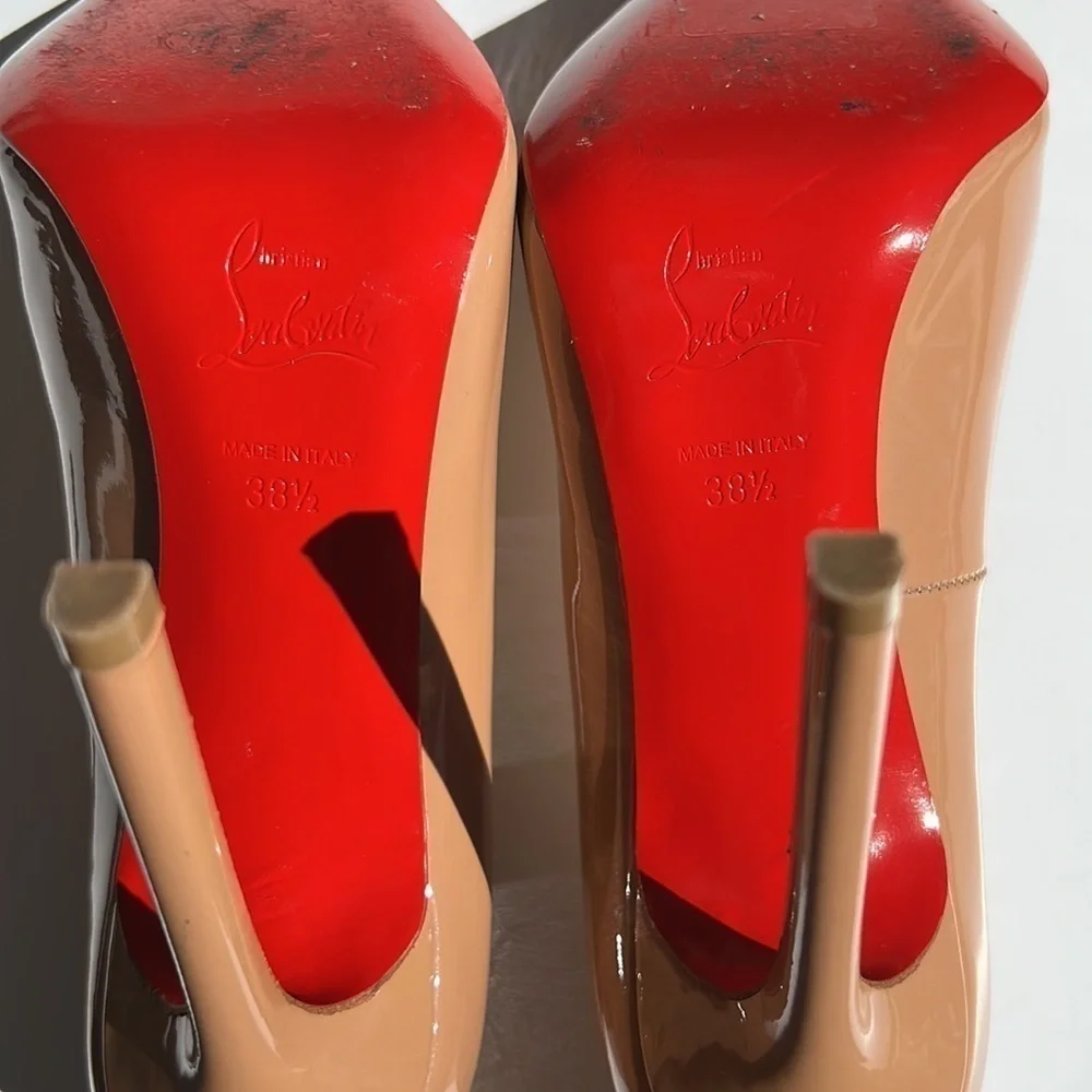 Christian Louboutin So Kate Patent-Learher Nude Heels!
